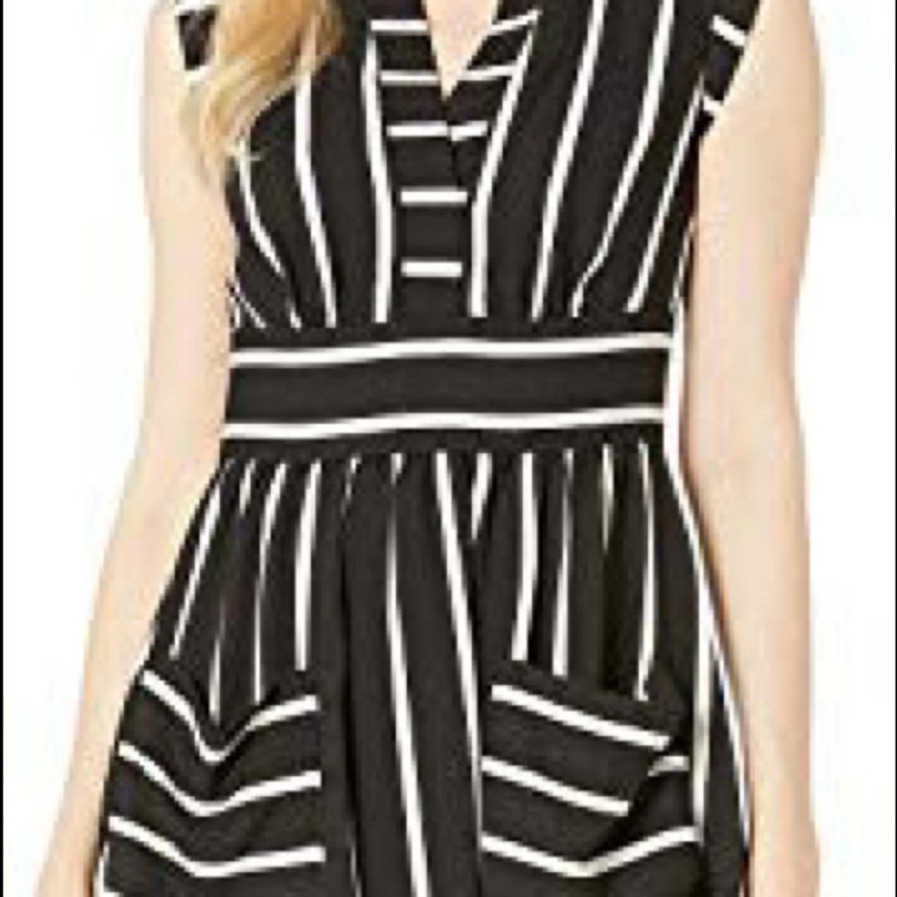 Vince Camuto v neck with pockets